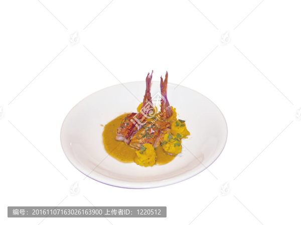 煮熟的紅鯔魚和裝飾