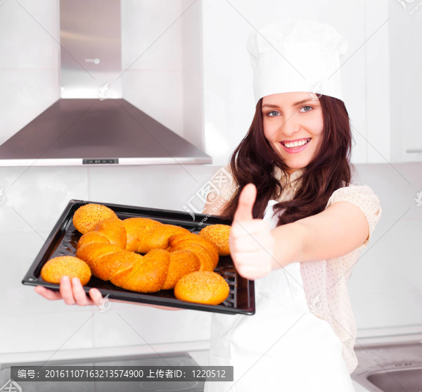 烤面包的女人