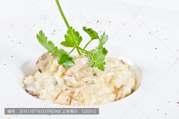 蘑菇燉飯碗。