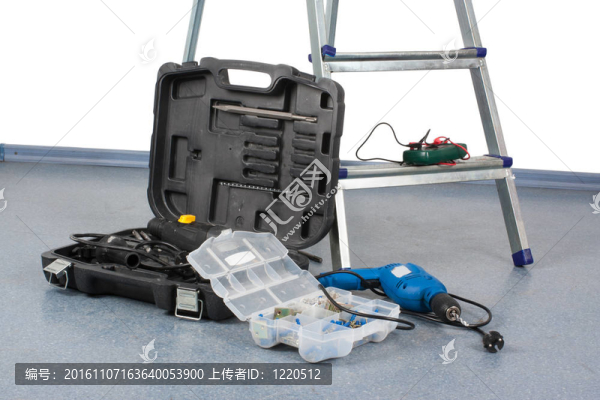 帶工具箱的階梯梯