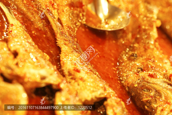 食物市場(chǎng)上酸甜可口的魚。泰國。S