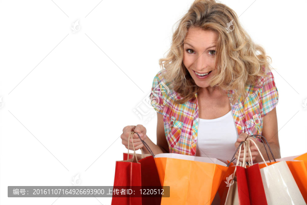 一個購物袋的女人的畫像