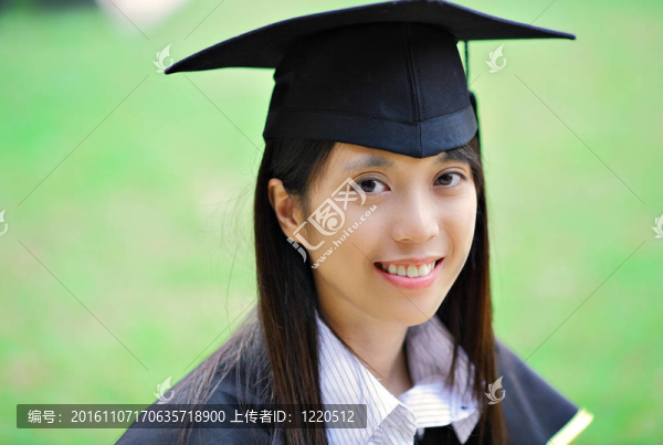 女孩畢業(yè)