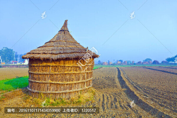 清晨農(nóng)民的小屋