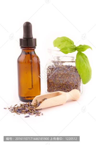 干薰衣草花瓣與浸漬油