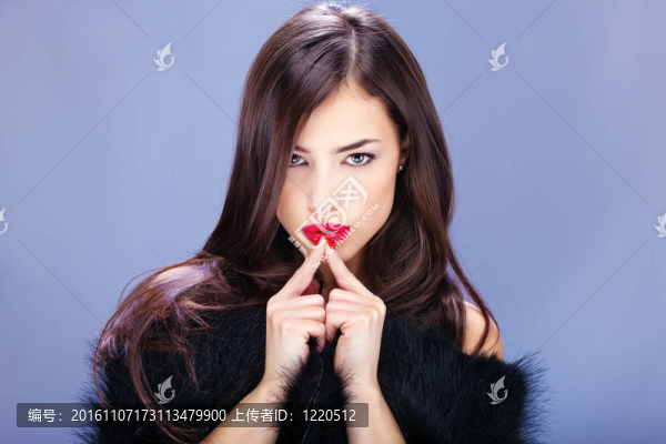 漂亮女人與毛皮