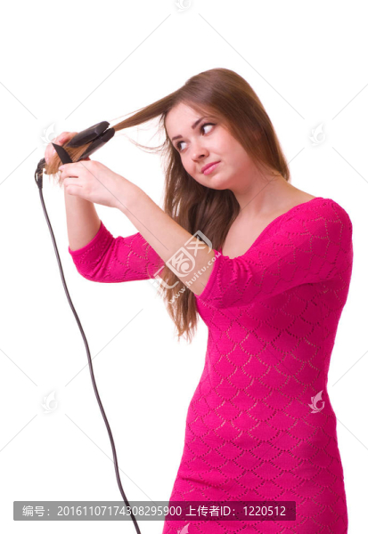 帶吹風(fēng)機(jī)的年輕女孩