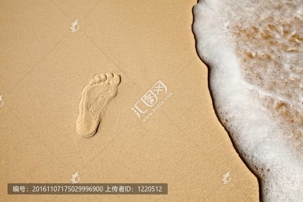 沙灘上的足跡