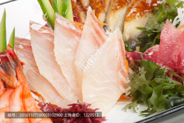 套在蘿卜海帶刺身；黃瓜
