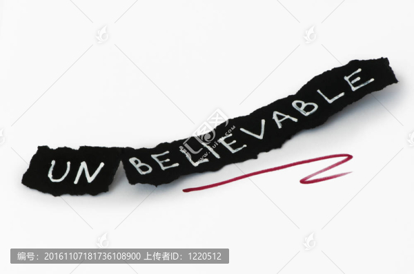 黑色紙上的可信文本