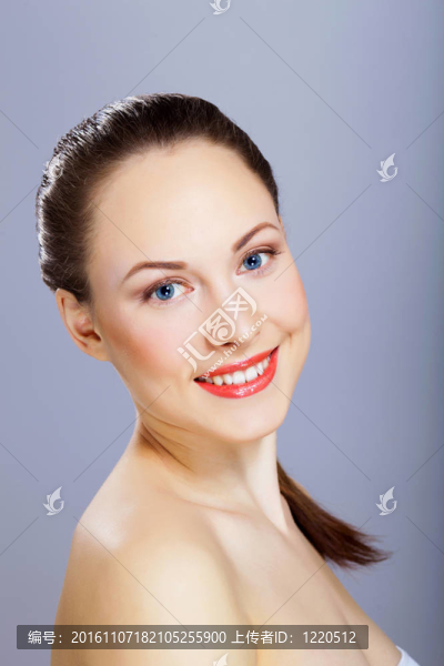 美麗的年輕女人的肖像
