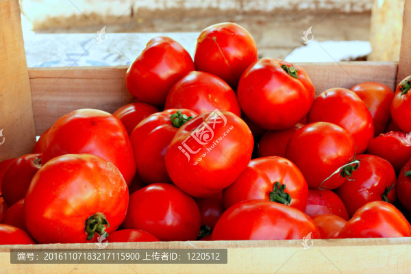 市場上的西紅柿攤位