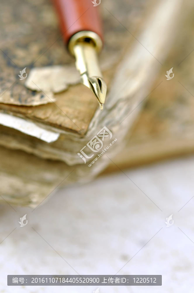 舊書上的鋼筆
