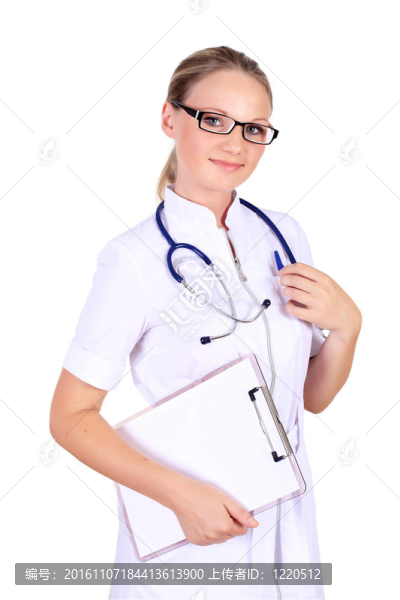 年輕的女醫(yī)生用聽診器