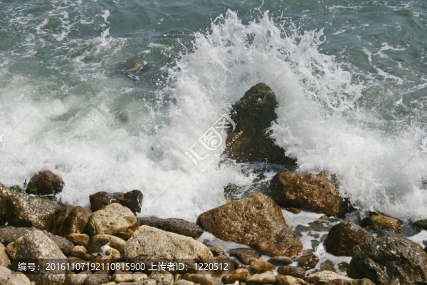 海上的石頭