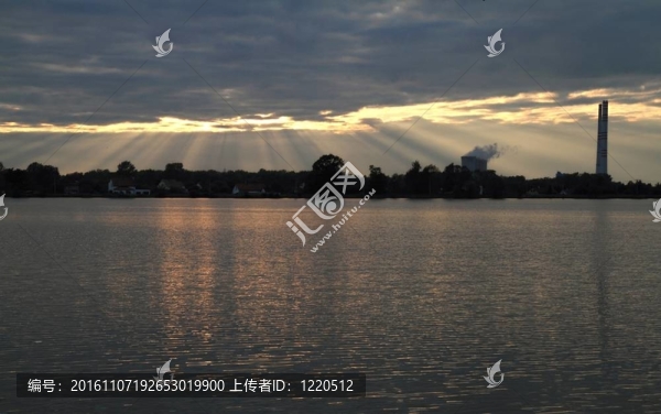 日落的池塘