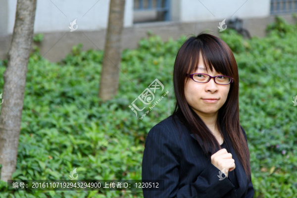 自信的女強人