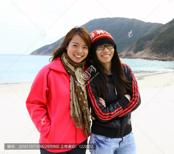 兩個快樂的亞洲女孩