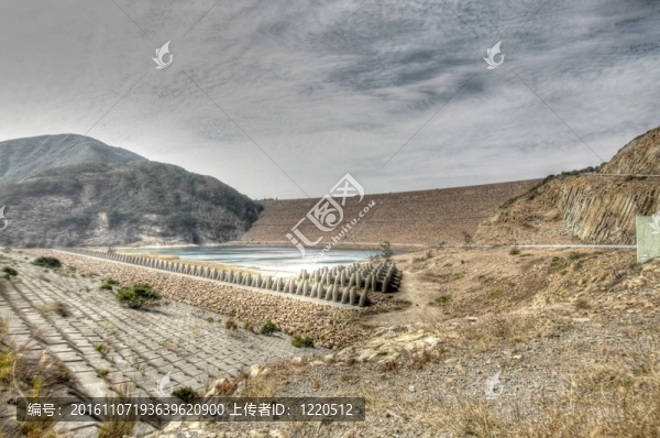 雷暴前沿岸山地景觀