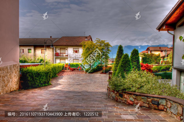 在貝加莫省山區(qū)的家在HDR