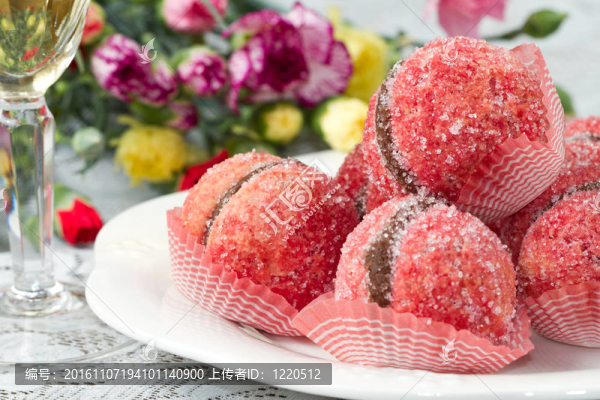 用水果和巧克力糕點(diǎn)