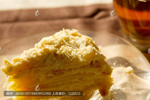 拿破侖蛋糕和一杯