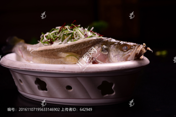 油淋海鱸魚(yú)