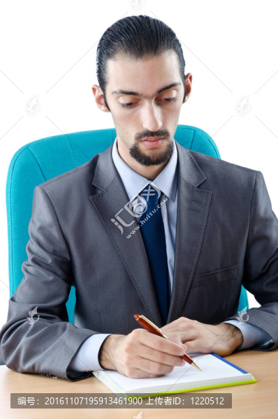 坐在桌上的商人