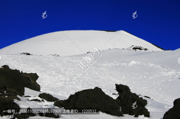 埃特納火山；西西里島被白雪覆蓋的火山