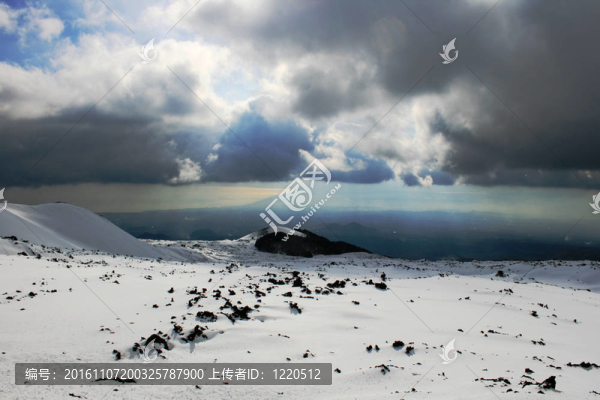 埃特納火山；西西里島被白雪覆蓋的火山