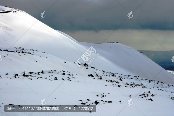 埃特納火山；西西里島被白雪覆蓋的火山