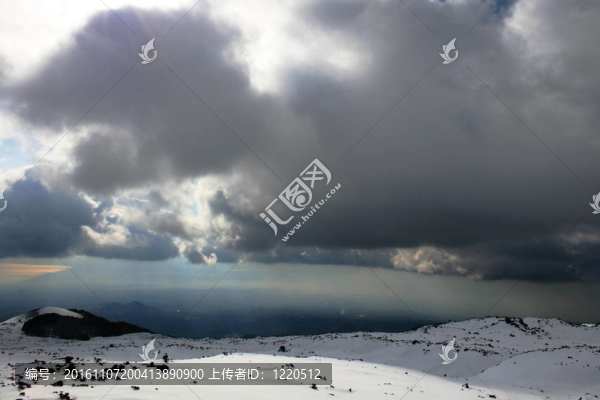 埃特納火山；西西里島被白雪覆蓋的火山