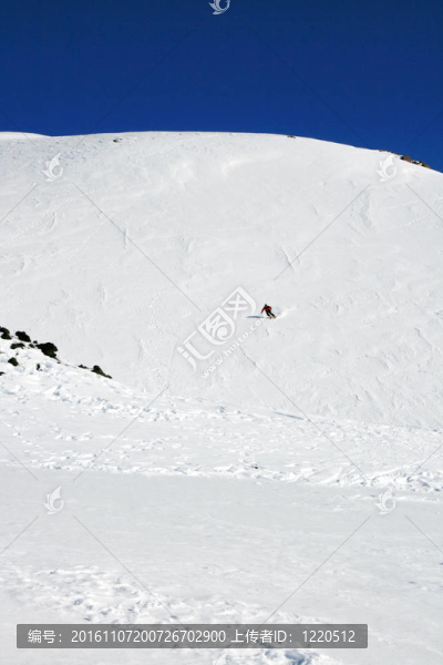 滑雪者；埃特納火山被冰雪覆蓋的西西里島