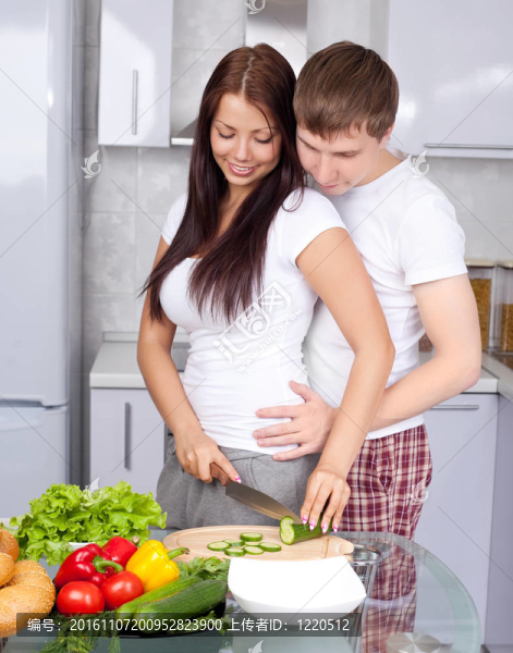 夫婦一起做飯
