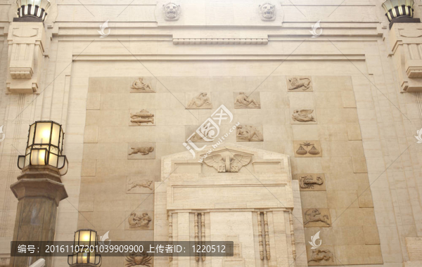 天花板；中央火車站；米蘭