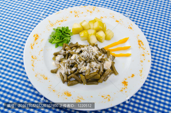 盤子里的綠豆沙拉