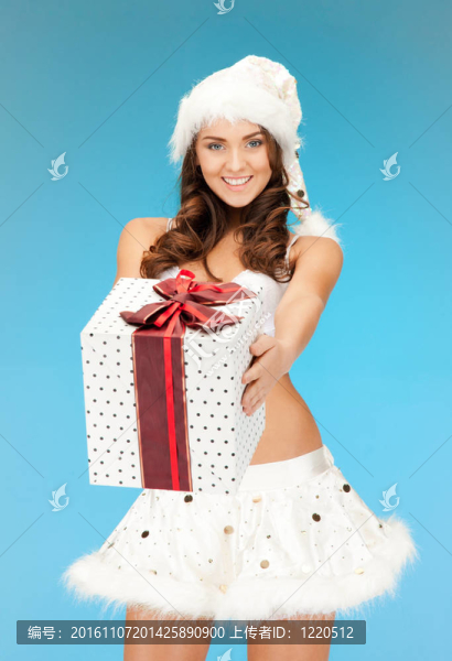 Santa輔助女孩在內(nèi)衣與禮品盒