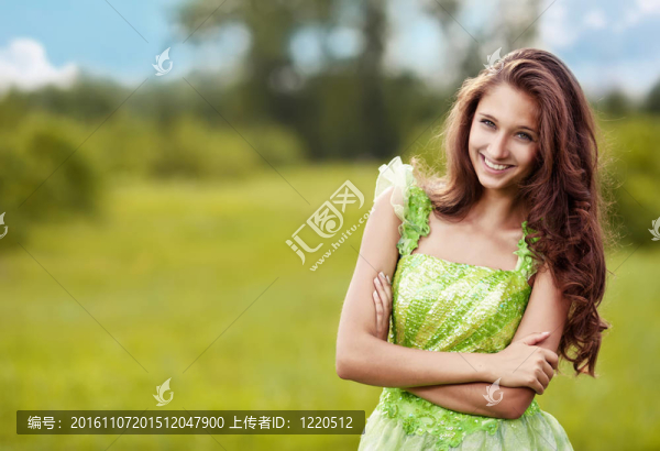 一位年輕貌美女子的畫像