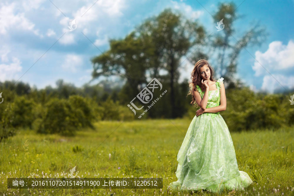 一位年輕貌美女子的畫像