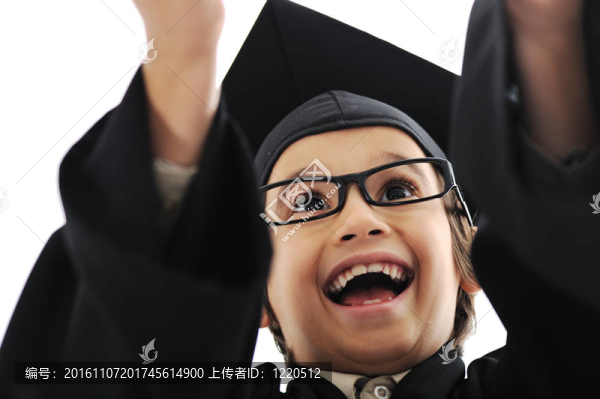 畢業(yè)文憑小學生；成功小學