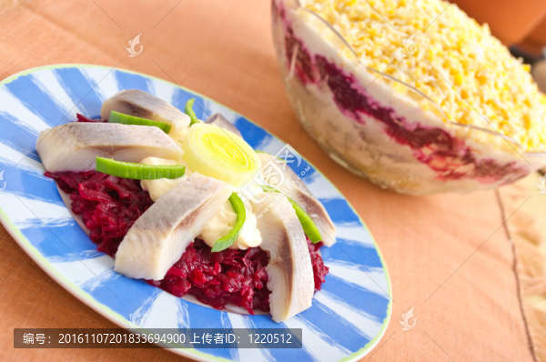 傳統(tǒng)的鯡魚沙拉甜菜
