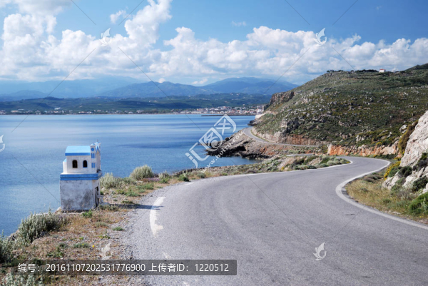 一條蜿蜒的道路在克里特島