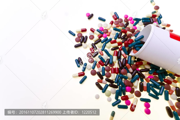 容器溢出的藥丸