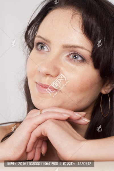年輕女人做夢(mèng)