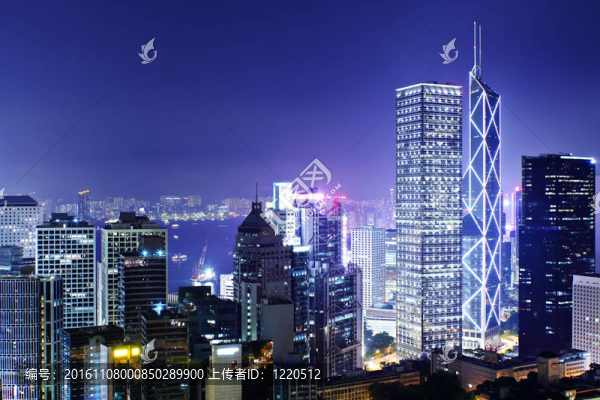 晚上在香港的辦公大樓