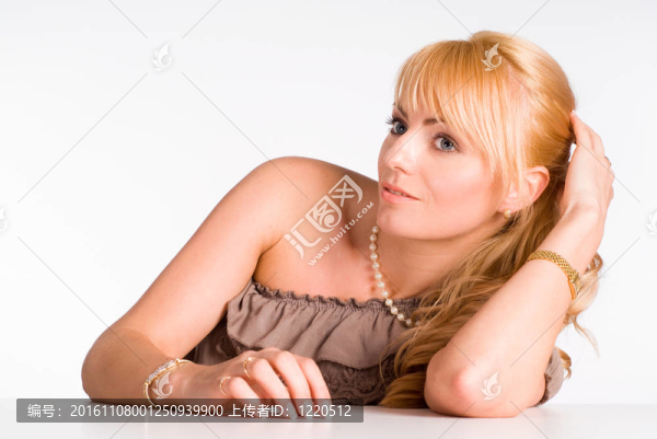 年輕女人做夢