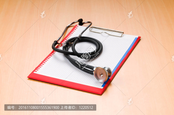 用聽診器的醫(yī)學概念