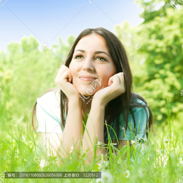 年輕美麗的女孩