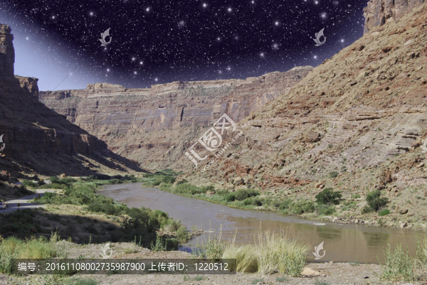 在科羅拉多河美國的星空；