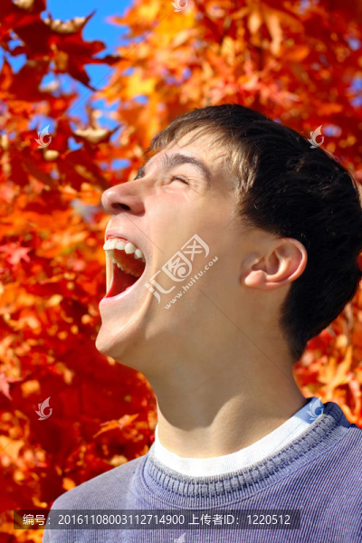 青少年喜歡秋天